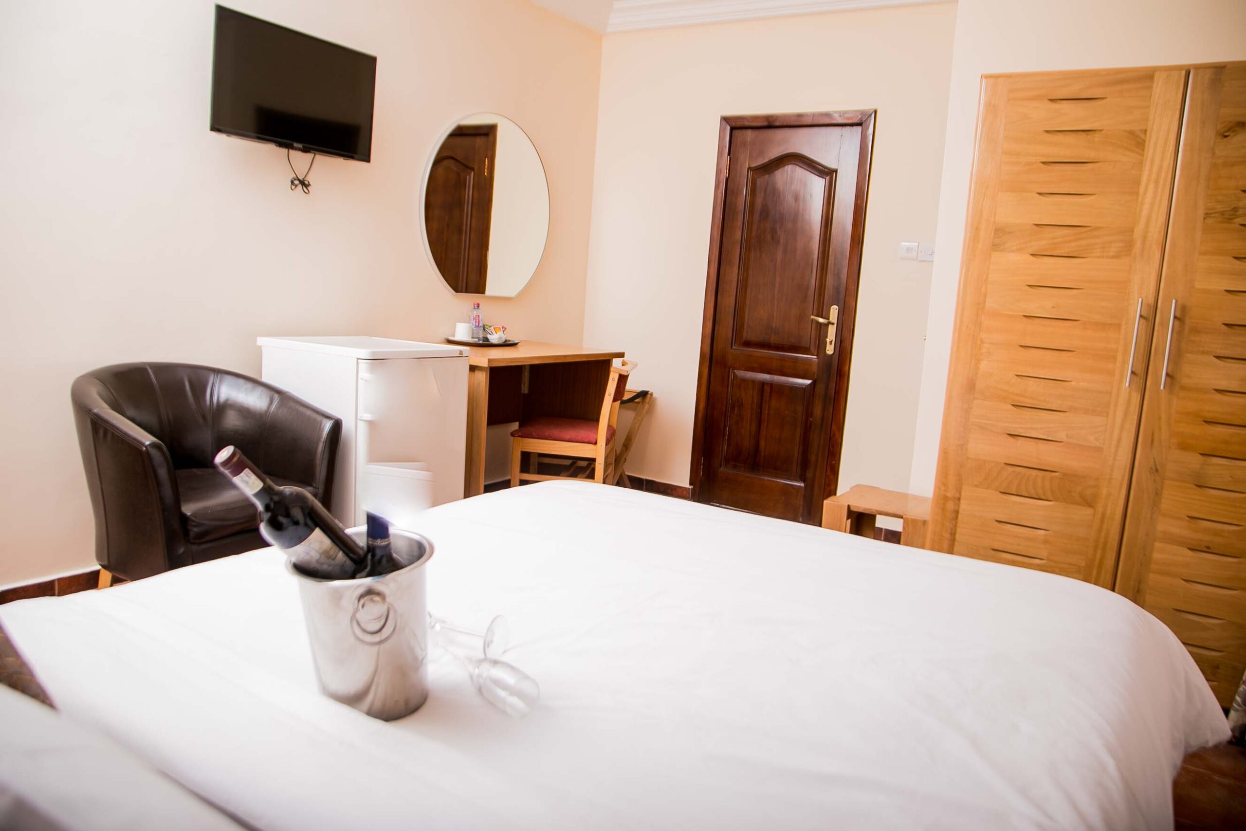 Standard-Room-With-Balcony_1817-scaled